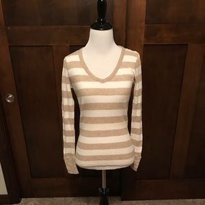 🔴 American Eagle Tan & White thermal long sleeve